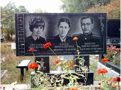 2 semejnye pamyatniki iz granita v minske v belarusi ritorg.by