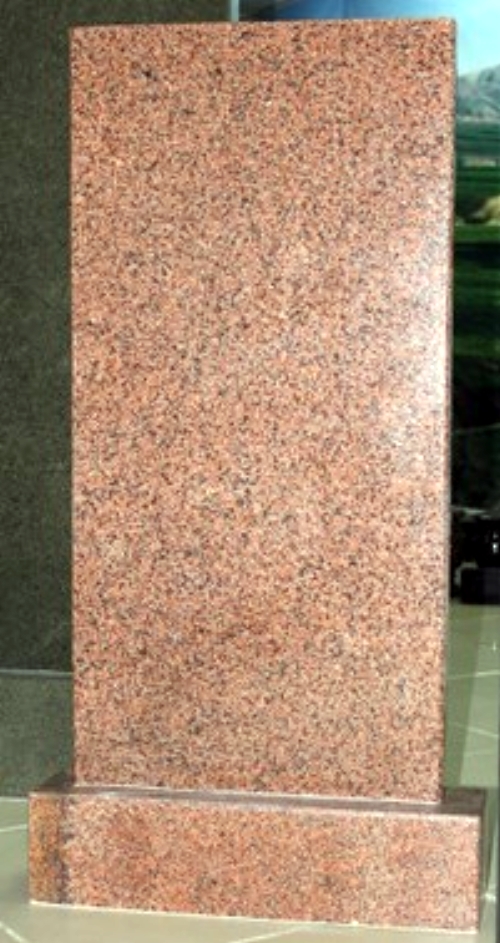 3 pryamougolnaya forma pamyatnika v minske v belarusi ritorg.by