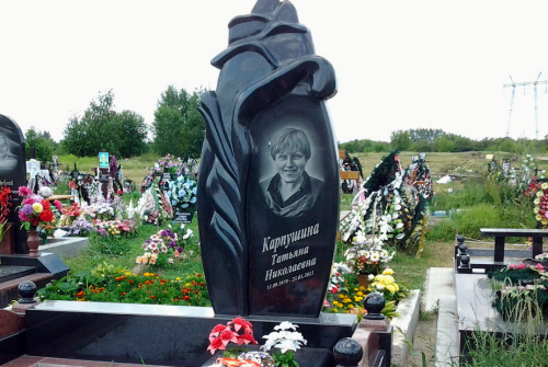 granitnyj pamyatnik v vide tsvetka v minske i belarusii ritorg.by