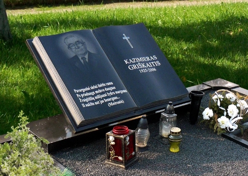 pamyatnik v forme knigi v minske i belarusi ritorg