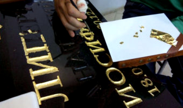 zolotyie bukvyi na pamyatnike ritorg.by